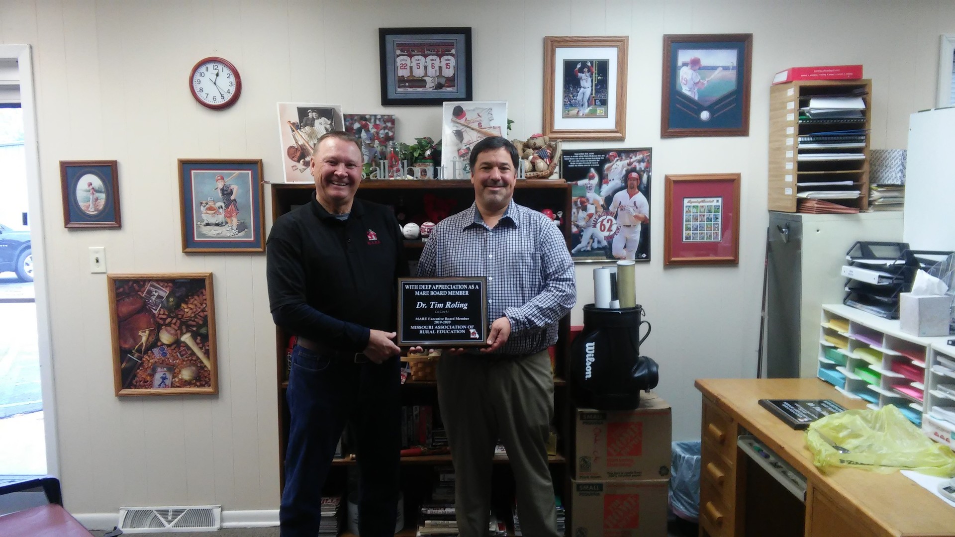 Dr. Tim Roling receiving his plaque from Dr. Jerry Cochran